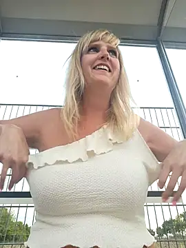 Sexybiene969 online show from September 22, 2025, 4:20 pm