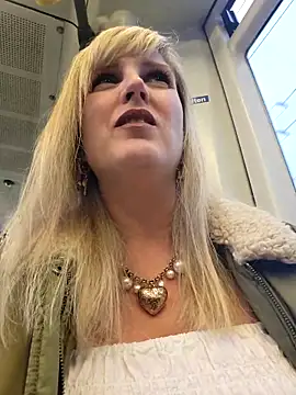 Sexybiene969 online show from October 10, 2025, 3:11 pm