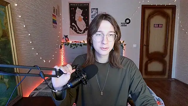 Snapshot of tangerine4dreams chatting on February 21, 2025, 6:29 am tangerine4dreams online show from February 21, 2025, 6:29 am