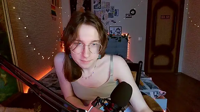 Snapshot of tangerine4dreams chatting on February 22, 2025, 12:29 pm tangerine4dreams online show from February 22, 2025, 12:29 pm