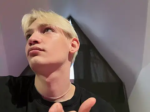 Julian wins online show from February 8, 2025, 11:01 am