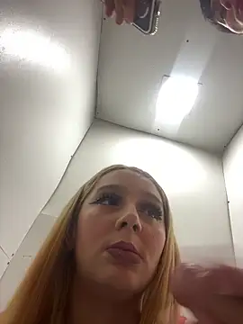 Snapshot of hotamanda01 chatting on October 9, 2025, 6:06 pm hotamanda01 online show from October 9, 2025, 6:06 pm