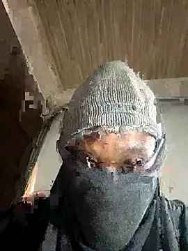 Snapshot of OneWhoBringsJoy chatting on November 12, 2025, 1:44 pm OneWhoBringsJoy online show from November 12, 2025, 1:44 pm