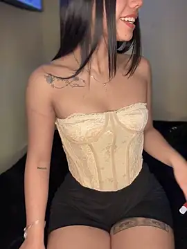 Laura-Khalifa online show from October 18, 2025, 5:21 am