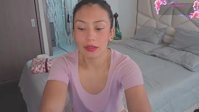 Snapshot of salome_stockman_s chatting on April 18, 2026, 5:28 pm salome stockman s online show from April 18, 2026, 5:28 pm