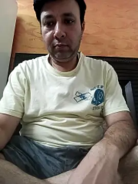 innocentboy1987 online show from May 17, 2026, 4:36 pm