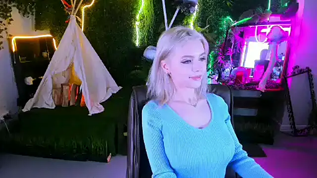 LeonaStane online show from February 13, 2025, 5:11 pm