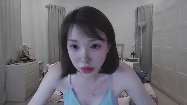 joycemilka online show from February 13, 2025, 1:37 pm