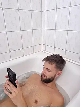 ademandjulia online show from September 30, 2025, 12:54 pm