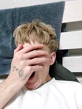 Snapshot of And25bn chatting on October 2, 2025, 11:12 pm And25bn online show from October 2, 2025, 11:12 pm