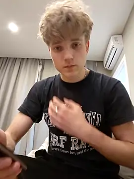 Snapshot of And25bn chatting on October 25, 2025, 4:24 pm And25bn online show from October 25, 2025, 4:24 pm