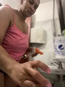 Carola-Ross online show from December 17, 2025, 4:35 pm