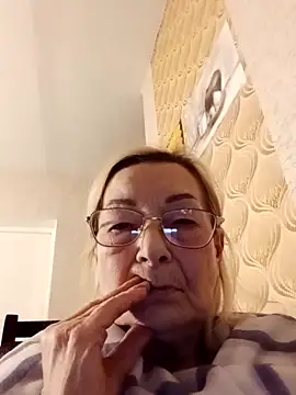 SophiaSky6037 online show from February 17, 2025, 7:42 pm