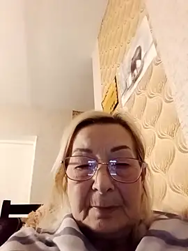 SophiaSky6037 online show from February 18, 2025, 12:49 pm