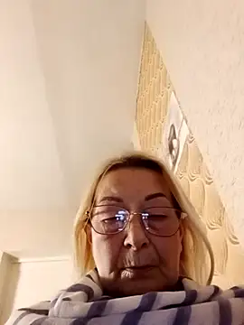 SophiaSky6037 online show from February 18, 2025, 5:31 pm