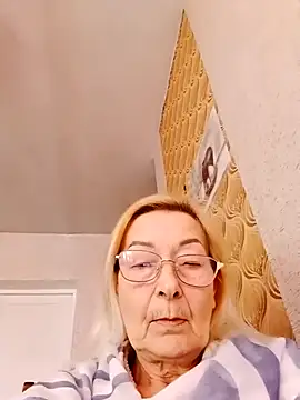 SophiaSky6037 online show from February 19, 2025, 11:38 am