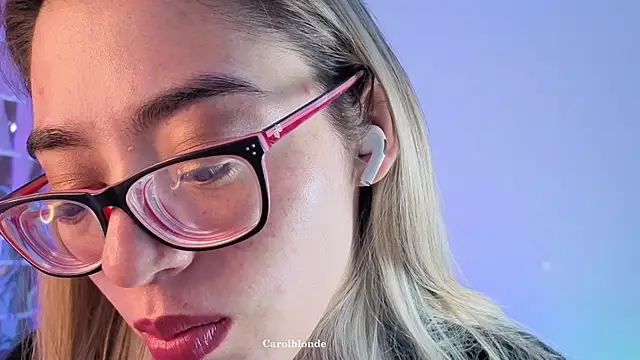 Carolblonde online show from December 15, 2025, 2:05 am