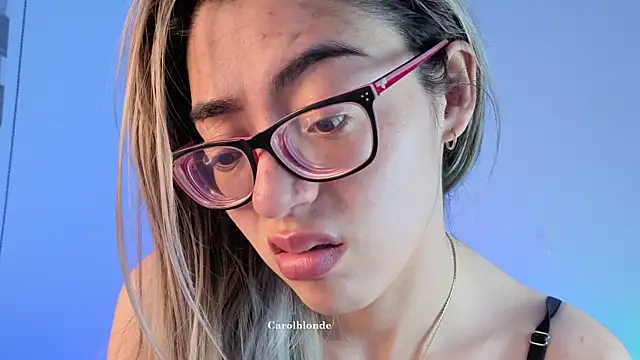 Snapshot of Carolblonde chatting on June 25, 2026, 10:36 pm Carolblonde online show from June 25, 2026, 10:36 pm