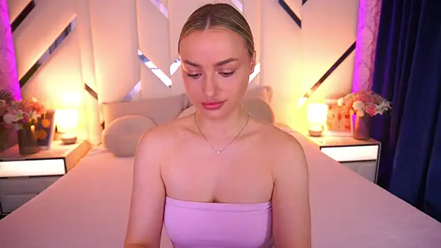 LindsieGreyy online show from June 8, 2026, 6:25 am