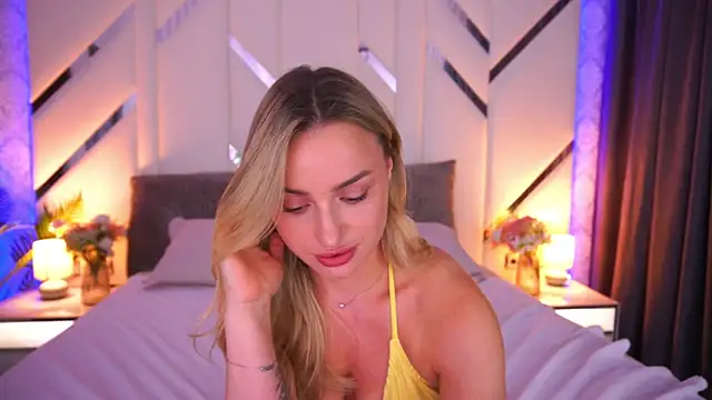 LindsieGreyy online show from July 28, 2026, 4:39 pm