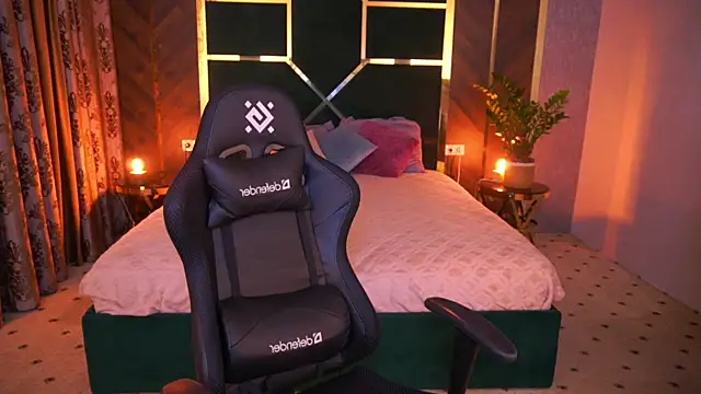 Snapshot of CharmMocco chatting on March 7, 2025, 7:30 am CharmMocco online show from March 7, 2025, 7:30 am