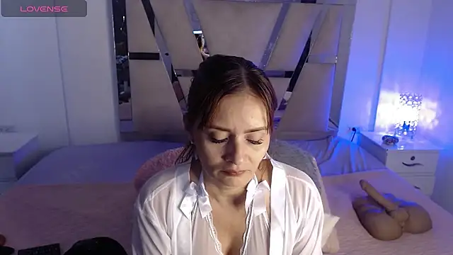 KathyLee69  online show from October 26, 2025, 9:42 pm