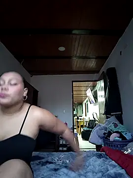 CHLOE ISABELL online show from November 6, 2025, 10:32 pm