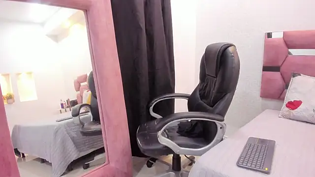 Nathy Ross online show from September 21, 2025, 8:43 pm