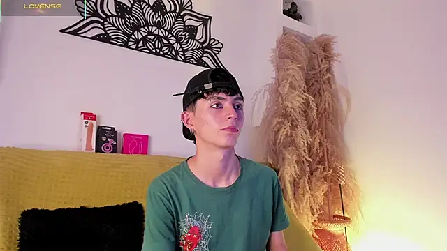 Snapshot of MaikyCooper chatting on September 30, 2025, 8:25 pm MaikyCooper online show from September 30, 2025, 8:25 pm