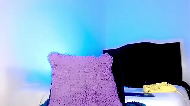 emelly horny  online show from November 29, 2025, 6:44 pm