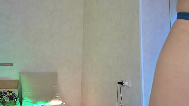 Snapshot of Roseaa chatting on April 23, 2026, 1:57 pm Roseaa online show from April 23, 2026, 1:57 pm