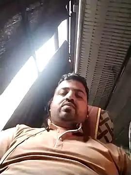 Snapshot of Vij717 chatting on February 10, 2025, 12:39 pm Vij717 online show from February 10, 2025, 12:39 pm