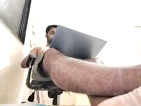 Snapshot of Vij717 chatting on October 1, 2025, 3:18 pm Vij717 online show from October 1, 2025, 3:18 pm