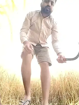 Snapshot of Vij717 chatting on October 19, 2025, 1:39 am Vij717 online show from October 19, 2025, 1:39 am