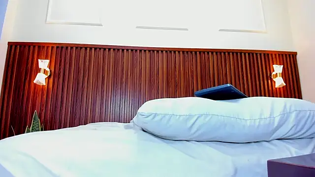 MELINAMARTINS online show from March 6, 2025, 10:47 pm