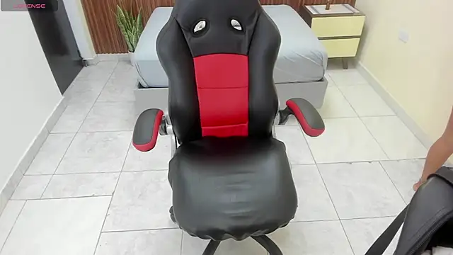 MELINAMARTINS online show from September 10, 2025, 7:36 pm