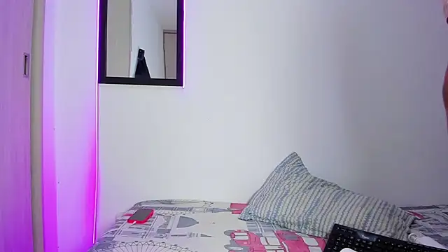 MELINAMARTINS online show from March 17, 2026, 9:29 pm