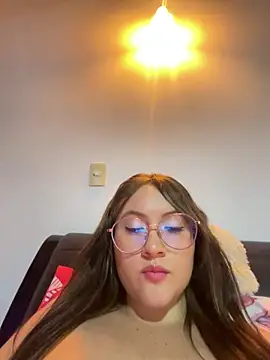 Snapshot of ValentinaOrtiz3 chatting on February 24, 2025, 4:05 am ValentinaOrtiz3 online show from February 24, 2025, 4:05 am