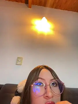 Snapshot of ValentinaOrtiz3 chatting on March 4, 2025, 9:00 pm ValentinaOrtiz3 online show from March 4, 2025, 9:00 pm