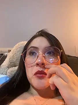 Snapshot of ValentinaOrtiz3 chatting on October 1, 2025, 3:12 am ValentinaOrtiz3 online show from October 1, 2025, 3:12 am