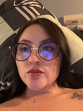 ValentinaOrtiz3 online show from May 16, 2026, 2:52 am