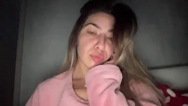 Snapshot of sarrah_rossy chatting on October 27, 2025, 10:25 pm sarrah rossy online show from October 27, 2025, 10:25 pm