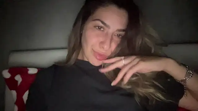 Snapshot of sarrah_rossy chatting on October 31, 2025, 9:27 pm sarrah rossy online show from October 31, 2025, 9:27 pm