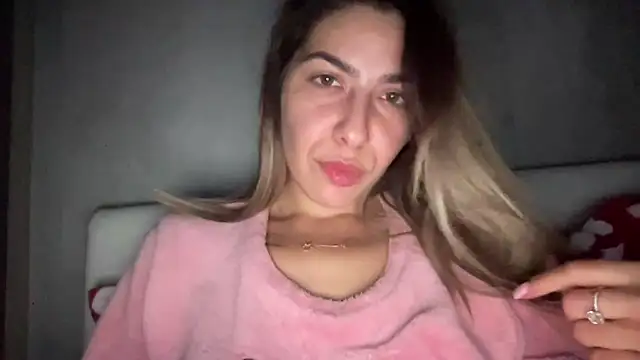 Snapshot of sarrah_rossy chatting on November 16, 2025, 10:48 pm sarrah rossy online show from November 16, 2025, 10:48 pm