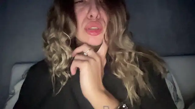 sarrah rossy online show from December 15, 2025, 9:41 pm