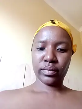 Snapshot of Coco_Nile chatting on August 3, 2026, 7:40 am Coco Nile online show from August 3, 2026, 7:40 am