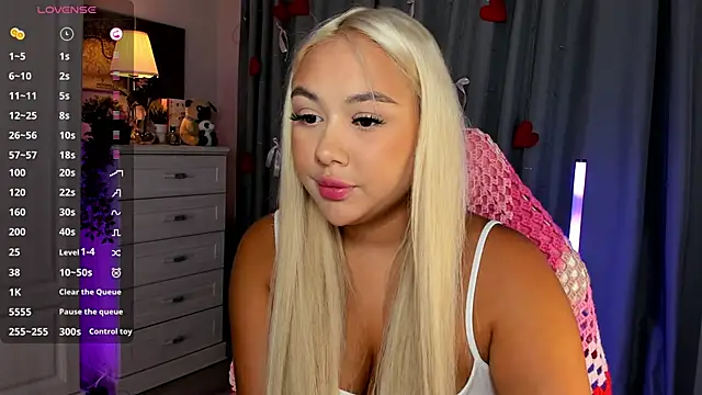 Snapshot of _Loneve__ chatting on April 8, 2026, 3:45 pm Loneve online show from April 8, 2026, 3:45 pm