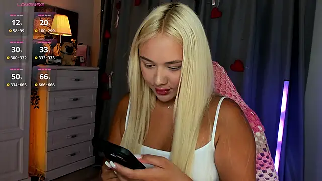 Snapshot of _Loneve__ chatting on June 10, 2026, 3:44 pm Loneve online show from June 10, 2026, 3:44 pm