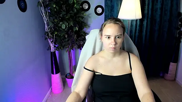 Snapshot of Lika_0ne chatting on July 29, 2026, 11:52 am Lika 0ne online show from July 29, 2026, 11:52 am
