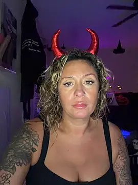 bossyroxy84 online show from October 27, 2025, 11:41 pm